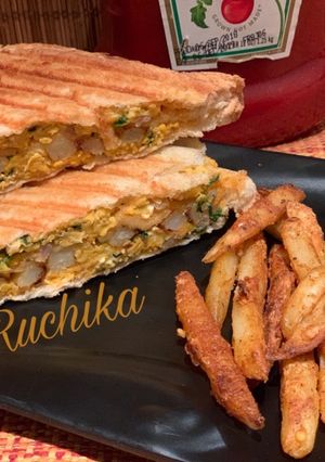 A picture of Scrambled eggs and masala fries sandwich.