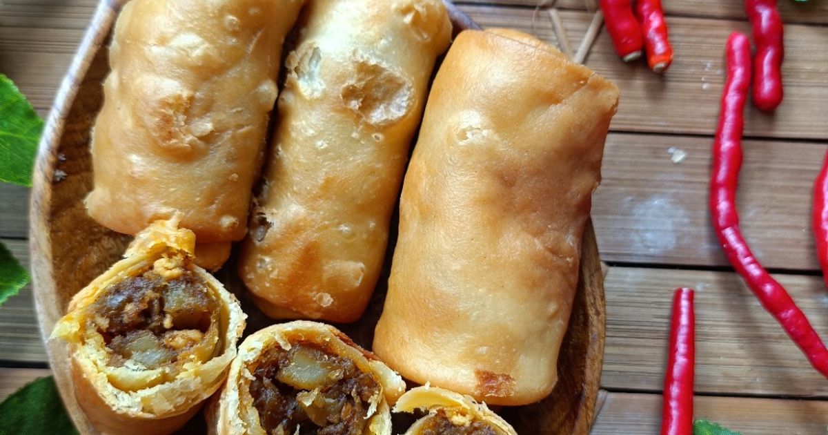 Pastel gulung isi bumbu rendang