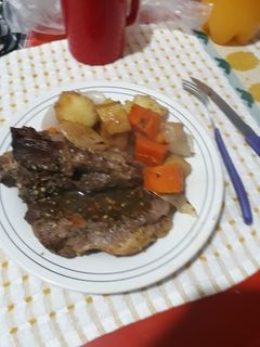 Una foto de Vacío al horno con verduras