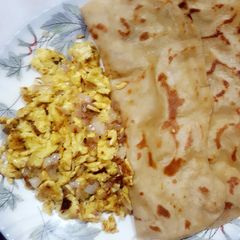 A picture of Paratha and cheese omelet sehri.