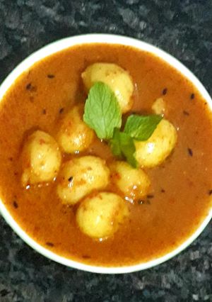 A picture of Dum aloo.