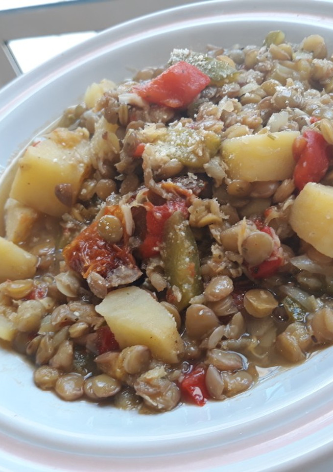 Una foto de Guiso de lentejas y verduras