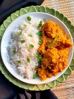 মুগডাল দিয়ে মুরগি রান্না। রেসিপির প্রধান ছবি