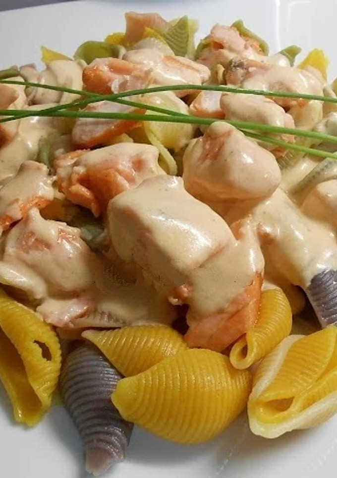 Una foto de Pasta con salmón y queso crema