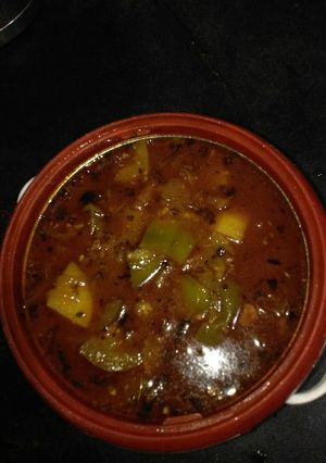 A picture of Aloo Baingan curry.