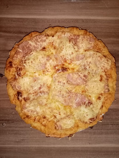 Gluténmentesízlik-Sonkás Szálámis pizza recept fotója