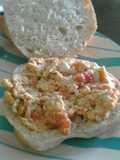 Huevos con tomate para tomar once