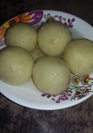 A picture of Semolina rasgulle.