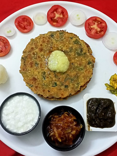 મેથીના ઢેબરા (Methi Dhebra Recipe In Gujarati) રેસીપી મુખ્ય ફોટો