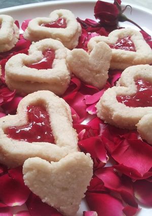 A picture of Jam Filled Cookies.