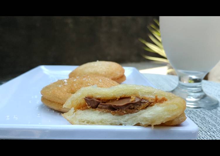 Cemilan kekinian Roti goreng coklat