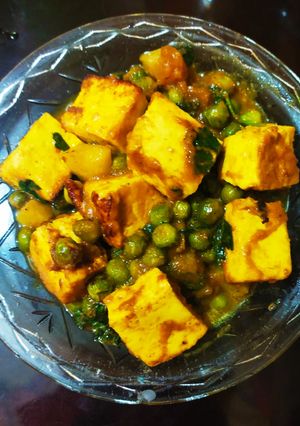বাটার মশালা উইথ মটর পনির (butter Masala with matar paneer recipe in Bengali) রেসিপির প্রধান ছবি