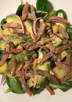 Une photo de Salade de mâche, harengs, pomme de terre