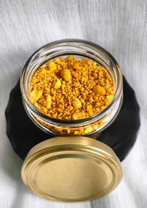 A picture of Roasted gram dal and peanut chutney (jain recipe).