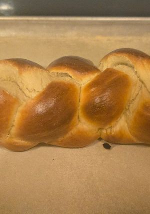 A picture of Jacobs Challah.