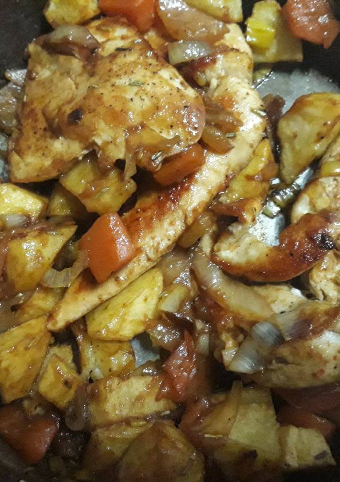 Una foto de Pollo a la huerta