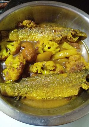 A picture of Bata fish cauliflower curry.