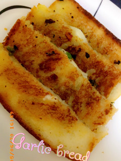 A picture of Garlic bread.