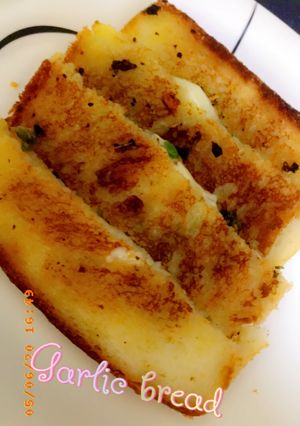 A picture of Garlic bread.