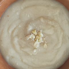 A picture of Chestnut and potato soup.