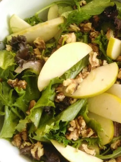 Foto de Salada com maçã e nozes