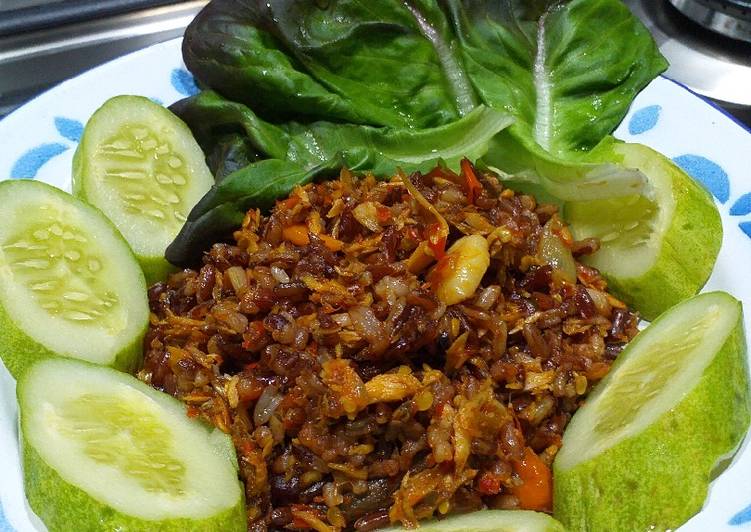 Resep Nasi  merah goreng  cakalang  oleh yekti Cookpad