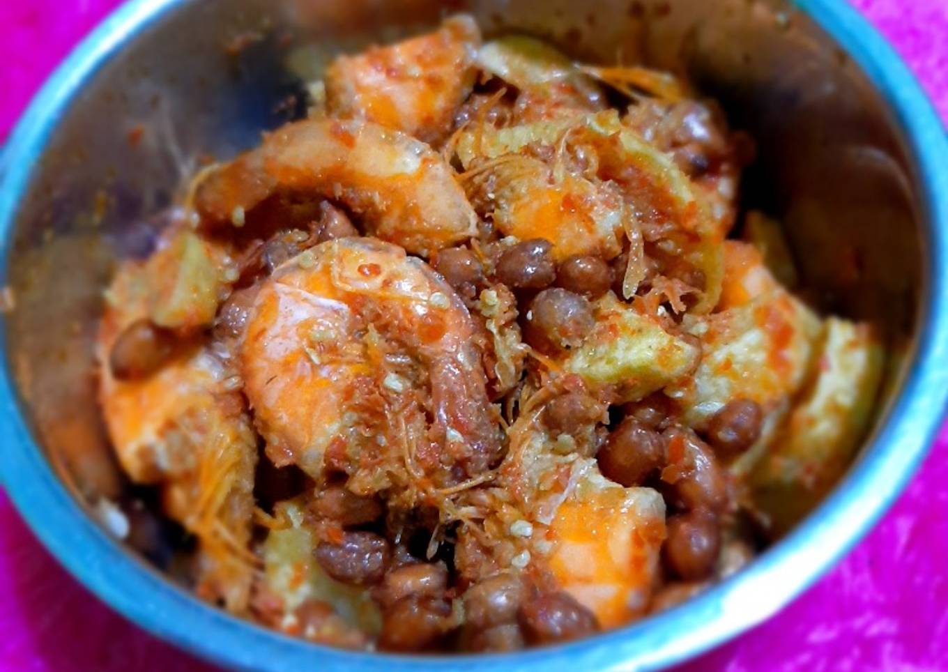 Udang, kentang dan kacang Balado