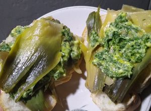 Una foto de Alcaucil con Pesto. Bien Simple