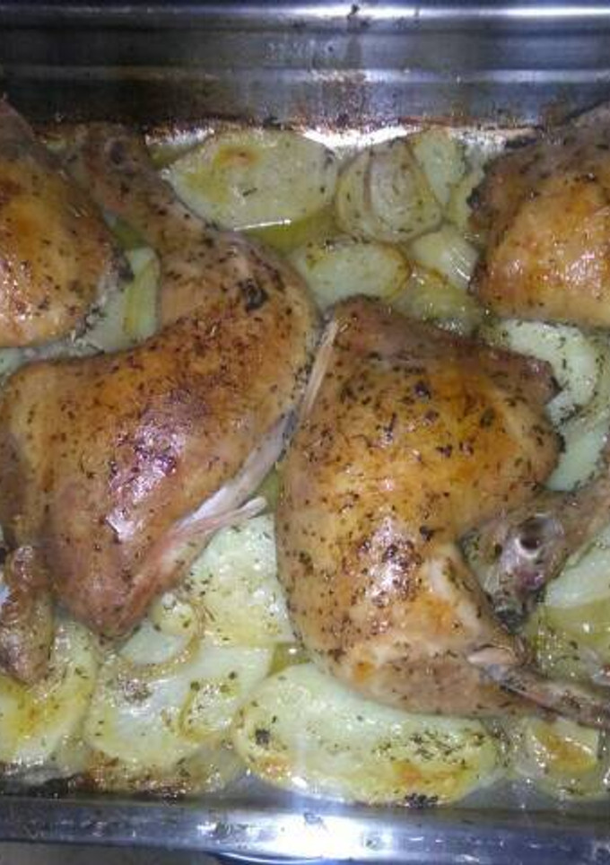 Una foto de Muslos de pollo con limón e hierbas provenzales al horno