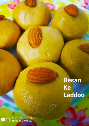 A picture of Besan ke Ladoo.