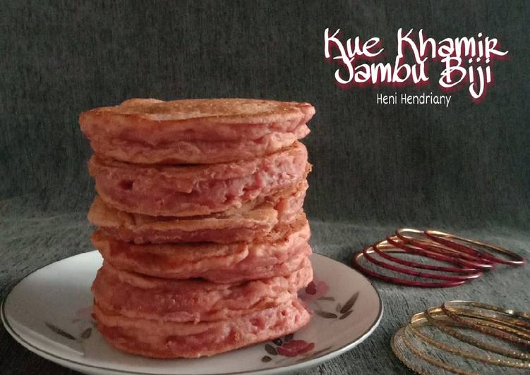 Kue Khamir Jambu Biji