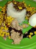 Arroz con maíz،queso fresco،atún y salsa de soja
