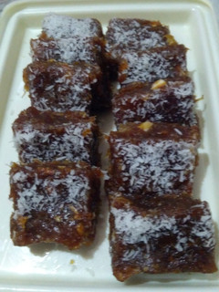 ખજૂર પાક (Khajur pak recipe in gujarati) રેસીપી મુખ્ય ફોટો