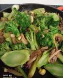 Tumis brokoli, daging sapi buat anak