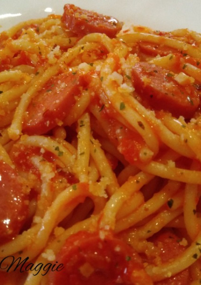 Una foto de Espaguetis con salchichas picosas