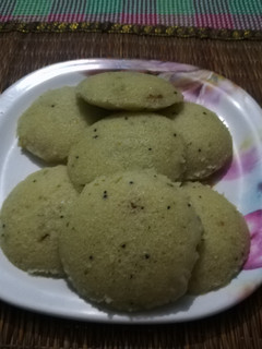 रवा इडली (Rava idli recipe in hindi) रेसिपी मुख्य फोटो