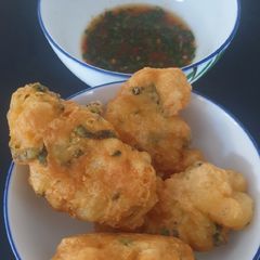 A picture of Prawn fritter (he pia).
