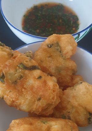 A picture of Prawn fritter (he pia).