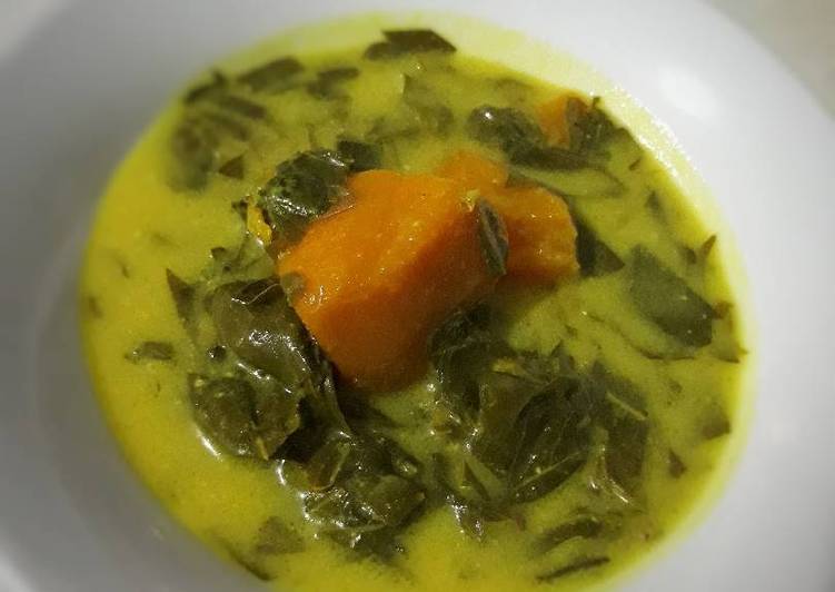 Resep Gulai daun singkong &amp; labu kuning yang Bisa Manjain Lidah