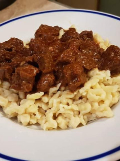 Vörösboros marhapörkölt recept fotója