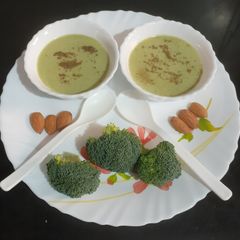 A picture of Broccoli Almond Soup.
