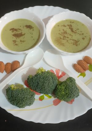A picture of Broccoli Almond Soup.