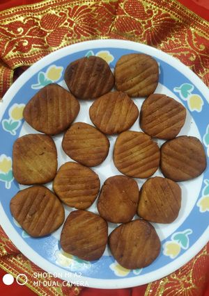 आटे की खास्ता बिस्कुट (Aate ki khasta biscuit recipe in Hindi) रेसिपी मुख्य फोटो
