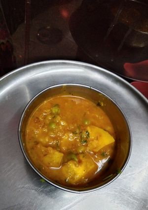 आलू मटर की सब्जी (aloo matar ki sabzi recipe in Hindi) रेसिपी मुख्य फोटो
