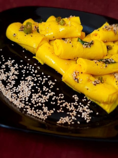 ખાંડવી (Khandvi Recipe In Gujarati) રેસીપી મુખ્ય ફોટો