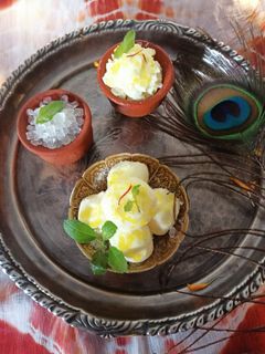 मक्खन मिश्री (Makhan Mishri recipe in Hindi) रेसिपी मुख्य फोटो