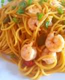 Spaghetti, con vegetales y camarones