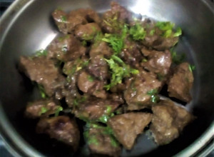 Una foto de Trocitos de Hígado Encebollado con Salsa Inglesa