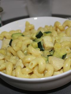Une photo de Pâtes aux courgettes et poulet au curry