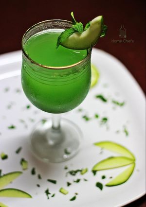 A picture of Mango Mint Refresher.